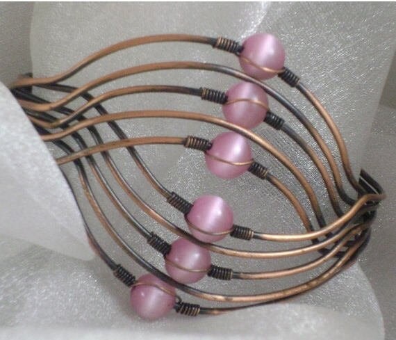 Kupfer Draht Armreif Und Moonglow Cat Eye Waalaa von waalaa