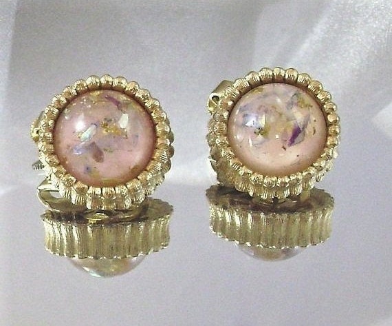 Vintage Ohrringe. Große Ohrclips. Coro Konfetti Coro. Rosa Lucite Waalaa Vintage Ohrringe. Große Ohrclips. Coro Konfetti Coro. Rosa Lucite Waalaa von waalaa