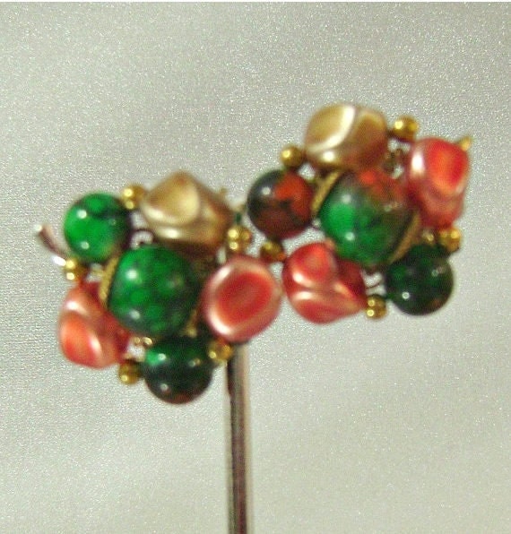 Vintage Ohrringe. Große Ohrclips. Ohrringe Perlen in Pfirsich, Gold Und Grün Waalaa Vintage Ohrringe. Große Ohrclips. Ohrringe Perlen in Pfirsich, Gold Und Grün Waalaa von waalaa