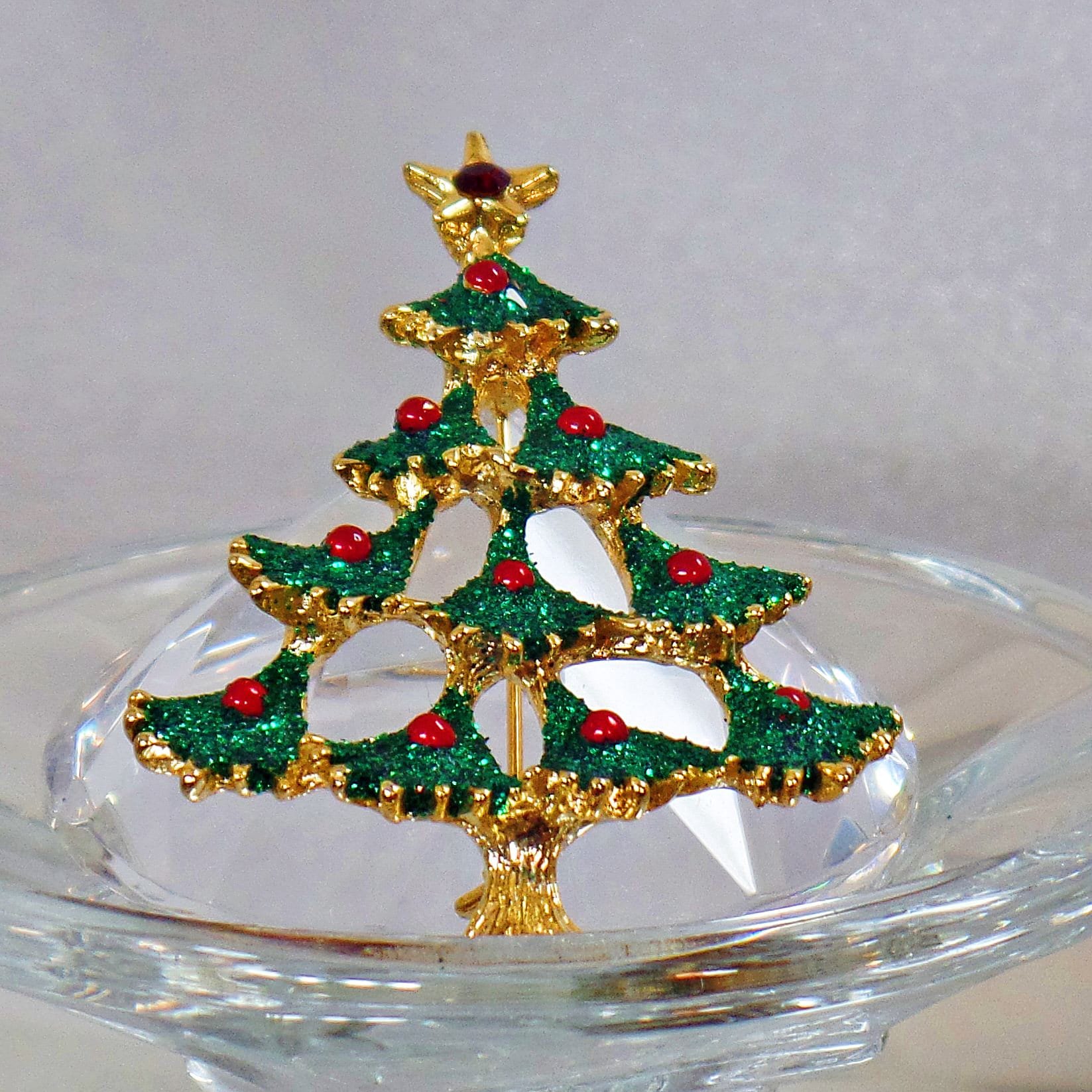 Weihnachten-Brosche. Vintage Brosche. Weihnachtsbaum-Brosche. Glitter Schmuck Für Frauen. Weihnachtsschmuck. Broschen Waalaa Weihnachten-Brosche. Vintage Brosche. Weihnachtsbaum-Brosche. Glitter Schmuck Für Frauen. Weihnachtsschmuck. Broschen Waalaa von waalaa