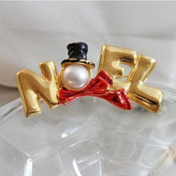 Weihnachten-Brosche. Weihnachten-Pin. Noel Schneemann Brosche. Mit Schwarzen Zylinder. Roter Schal. Urlaub-Pin. Weihnachtsschmuck. Waalaa Weihnachten-Brosche. Weihnachten-Pin. Noel Schneemann Brosche. Mit Schwarzen Zylinder. Roter Schal. Urlaub-Pin. Weihnachtsschmuck. Waalaa von waalaa