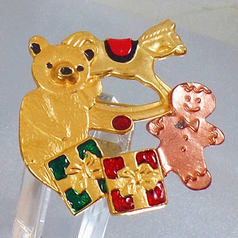 Weihnachten-Brosche. Weihnachten-Pin. Weihnachtsbär Schaukel Pferd Lebkuchen Mann Teddybär Brosche. Schaukelpferd Pin. Urlaub Waalaa von waalaa