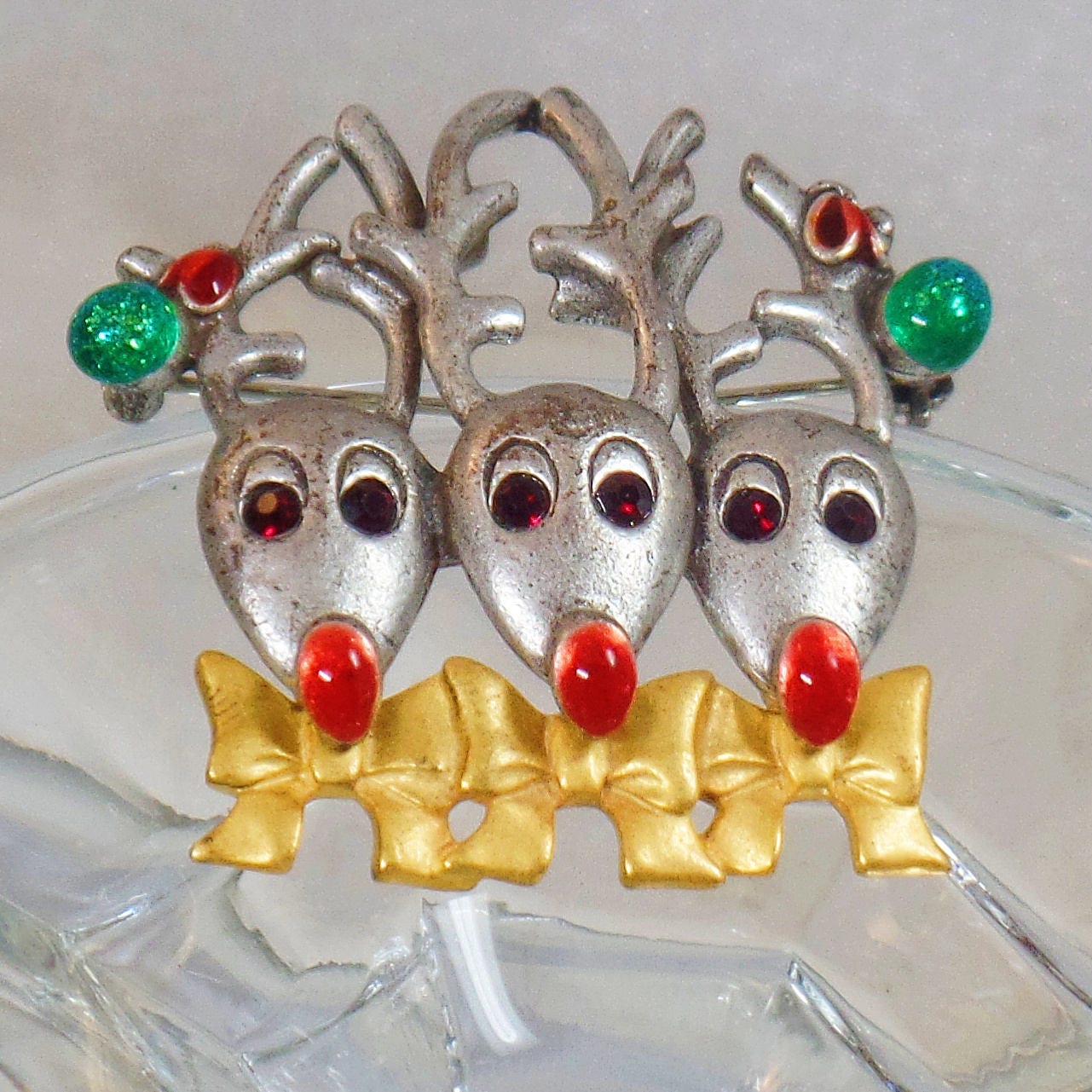 Weihnachten-Brosche. Weihnachten-Pin. Zinn Drei Rentier-Brosche. Rentier-Pin. Rudolph Pin. Urlaub-Pin. Waalaa Weihnachten-Brosche. Weihnachten-Pin. Zinn Drei Rentier-Brosche. Rentier-Pin. Rudolph Pin. Urlaub-Pin. Waalaa von waalaa