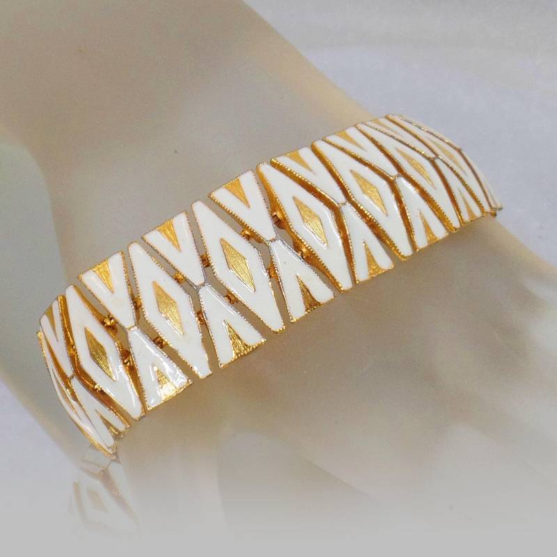 Weiß Und Gold X O-Armband. Weißer Emaille Modernist Umarmungen Küsse Armband. Waalaa Weiß Und Gold X O-Armband. Weißer Emaille Modernist Umarmungen Küsse Armband. Waalaa von waalaa