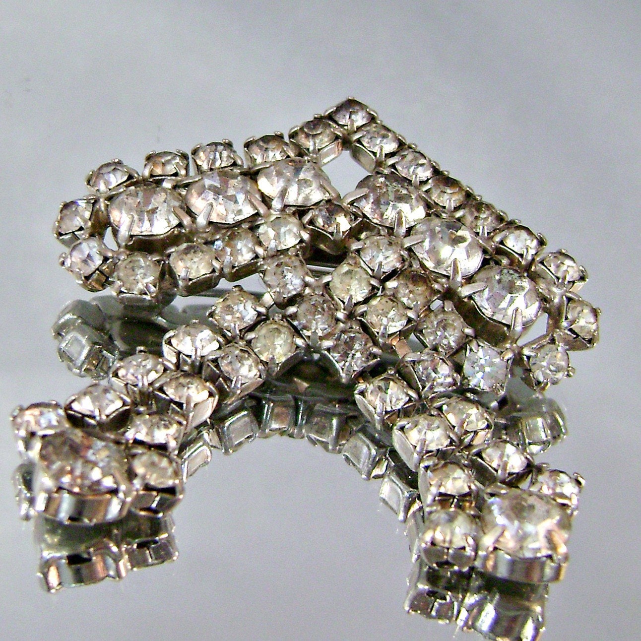 strass-Brosche. Vintage Brosche. Goomba Pilz-Brosche. Baumelnden Schmuck Für Bräute. Frauen. Waalaa strass-Brosche. Vintage Brosche. Goomba Pilz-Brosche. Baumelnden Schmuck Für Bräute. Frauen. Waalaa von waalaa