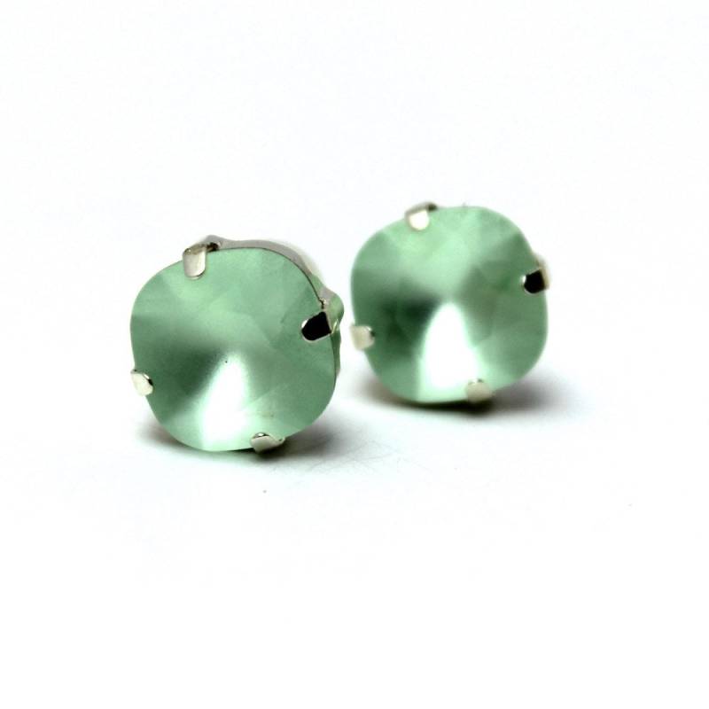 Minzgrüne Kristall Ohrstecker Classic Matte Kelly Sparkling Seafoam Solitaire Swarovski Sterling Post & Copper Frosted Geätztes Seeglas von walkonthemoon