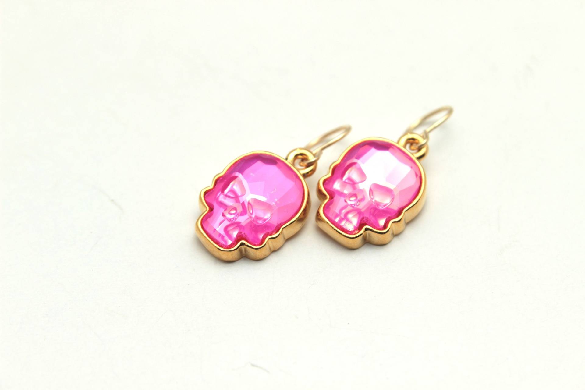 Totenkopf Ohrringe Swarovski Crystal Ultra Pink Ab Hot Bright Neon Fuchsia Tropfen Sterling Silber 14K Gold Filled Gruselig Halloween Goth Boo von walkonthemoon