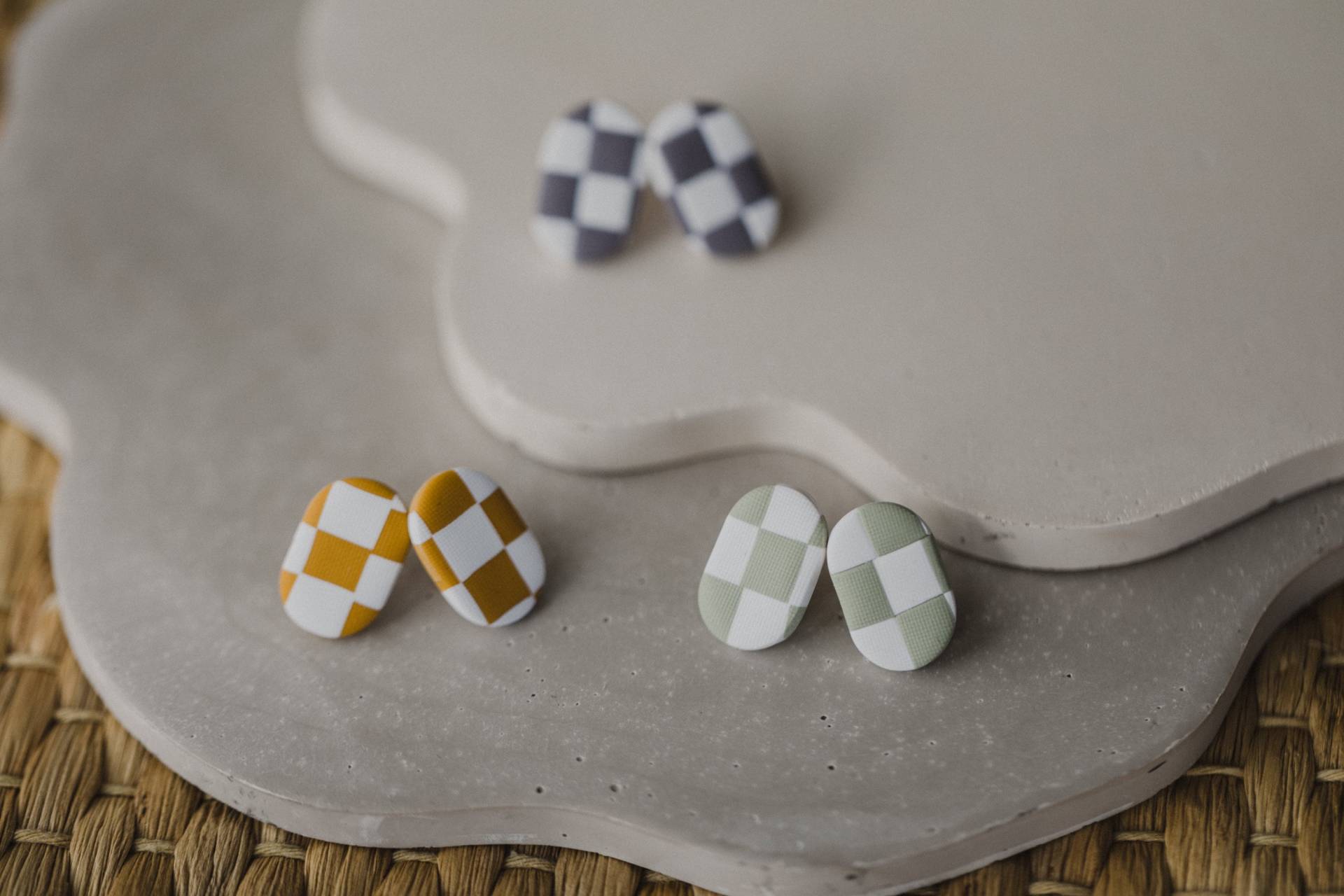 Ovale Checkerboard Ohrstecker in Drei Verschiedenen Farben// Schachbrett Muster // Ohrringe von walnutandcherry