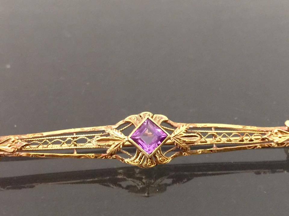 Antike Art-Deco-14K Gelbgold Amethyst Filigrane Pin Brosche Antike Art-Deco-14K Gelbgold Amethyst Filigrane Pin Brosche von wandajewelry2013