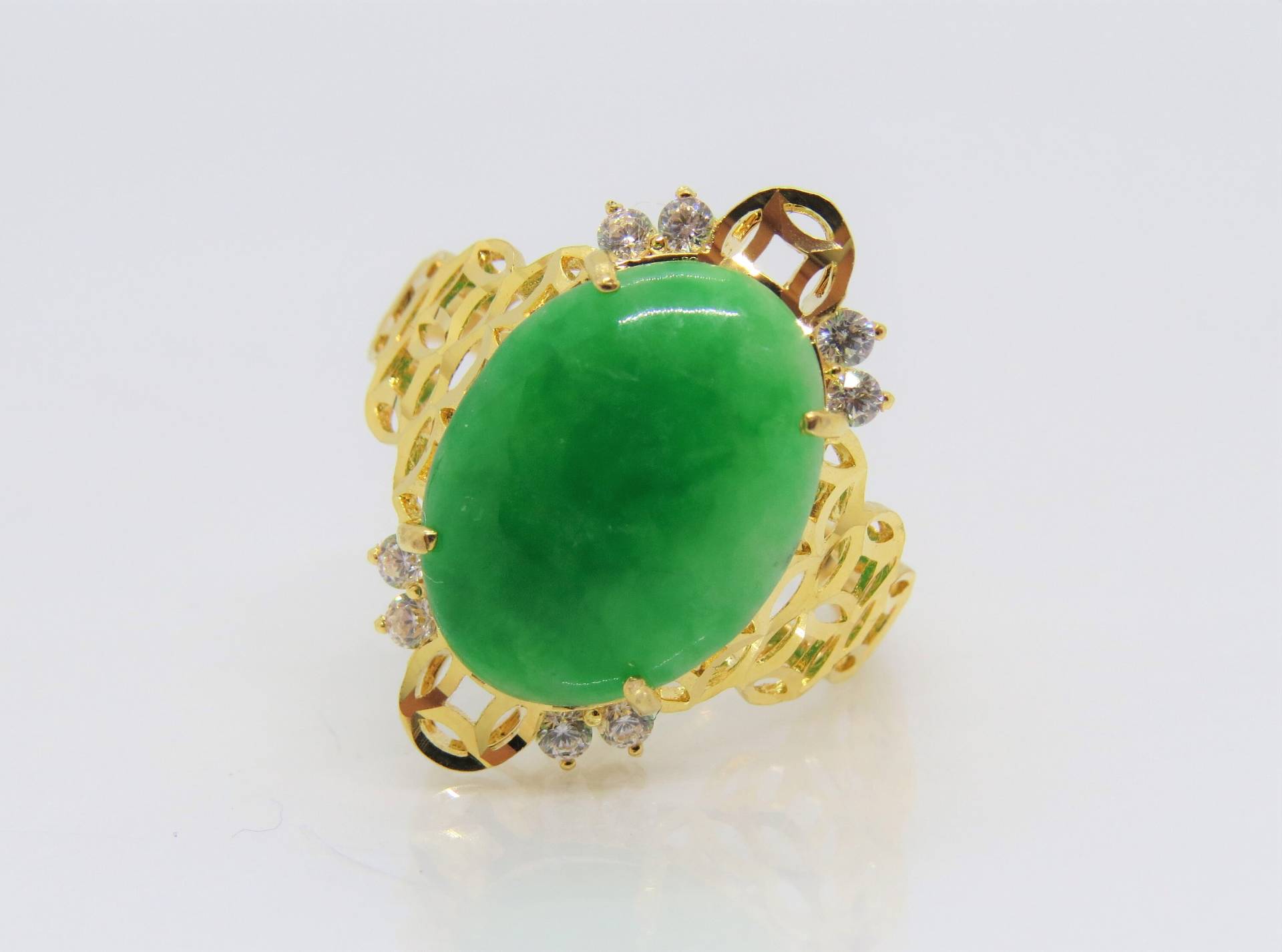 Vintage 18K Solid Gelb Gold Grün Jadeit Jade & Weißer Topas Ring Größe 7, 75 von wandajewelry2013