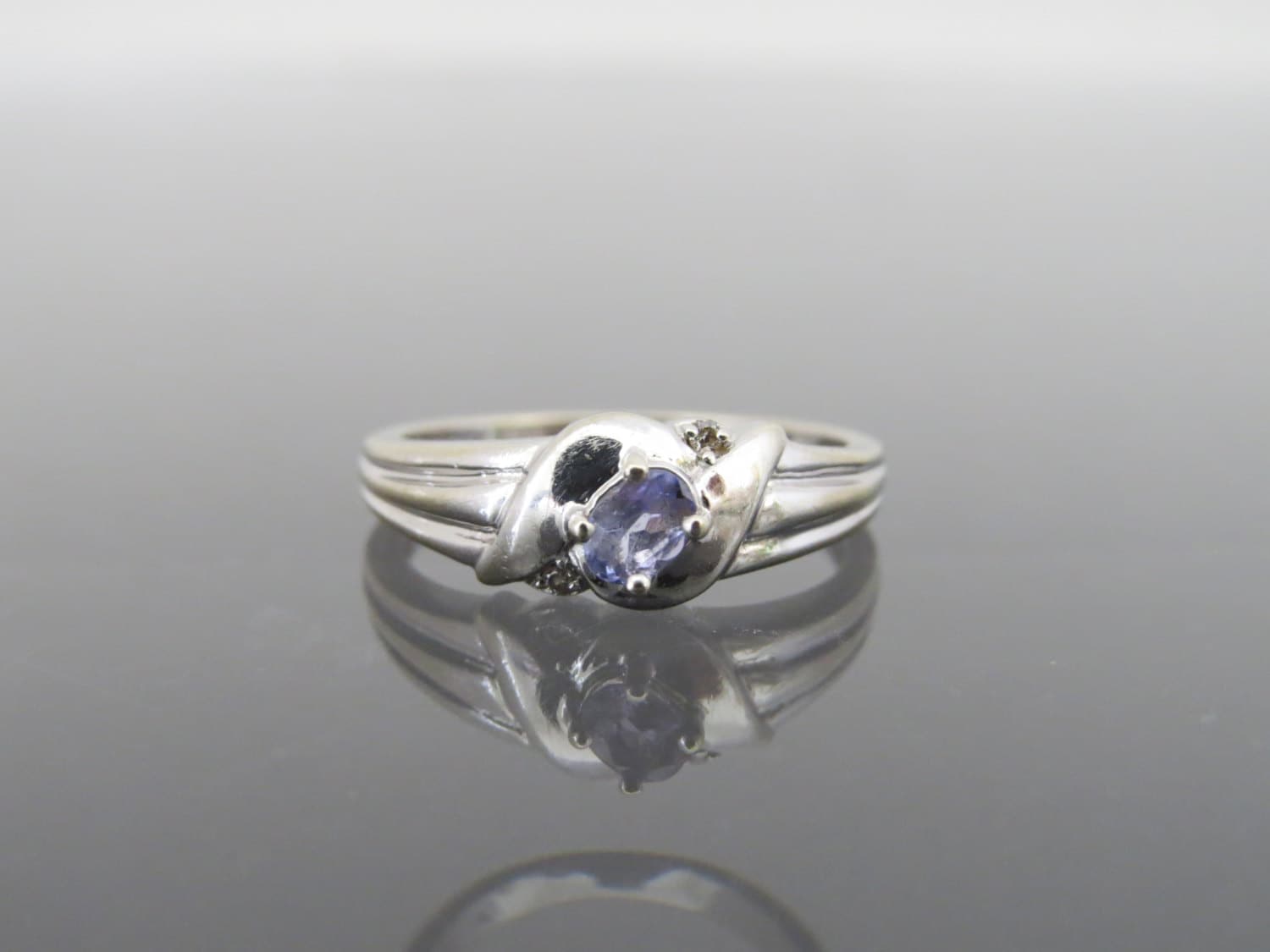 Vintage 10K Solid White Gold Natürliche Tansanit & Diamant Ring Größe 6, 75 von wandajewelry2013