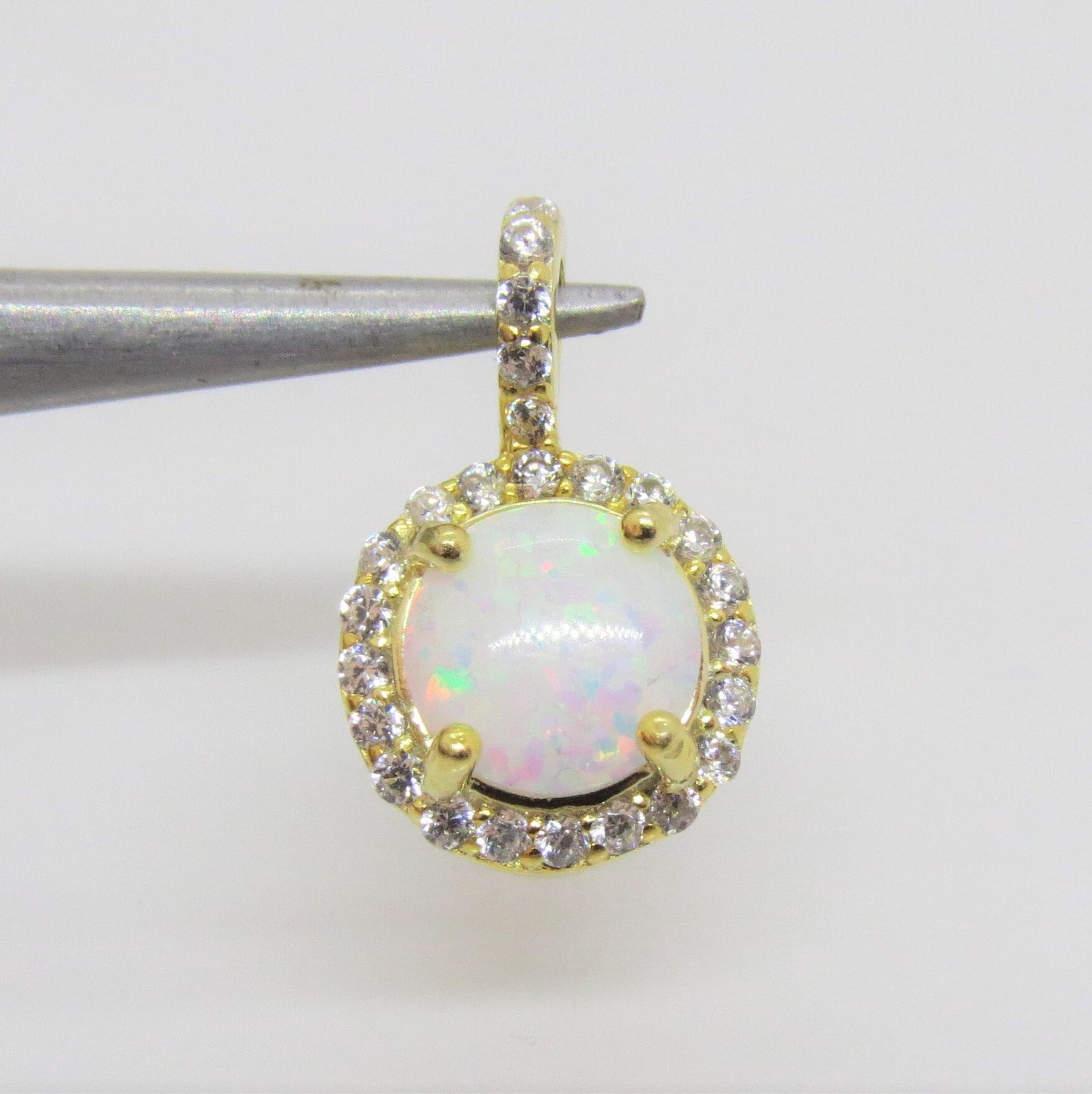 Vintage 14K Gold Plate Über Sterling Silber Rundschliff Weißer Opal & Topas Anhänger von wandajewelry2013