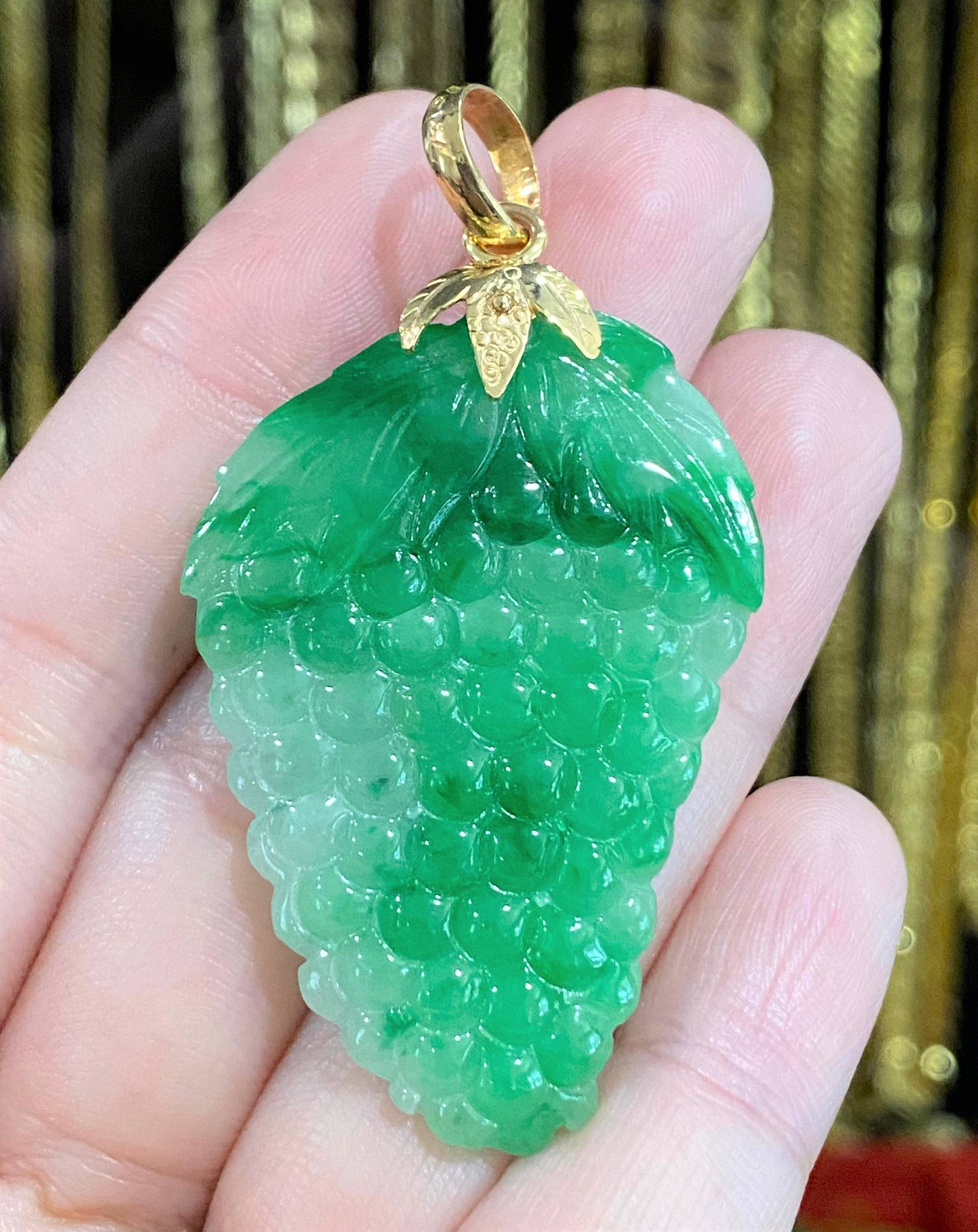 Vintage 14K Solid Gold Natürliche Grüne Jadeit Jade Trauben Anhänger Vintage 14K Solid Gold Natürliche Grüne Jadeit Jade Trauben Anhänger von wandajewelry2013