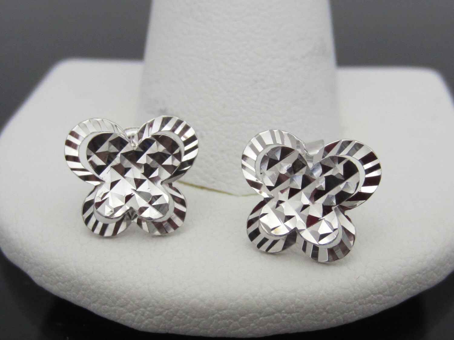 Vintage 18K 750 Massives Weißgold Schmetterlings-Ohrstecker Mit Diamantschliff von wandajewelry2013