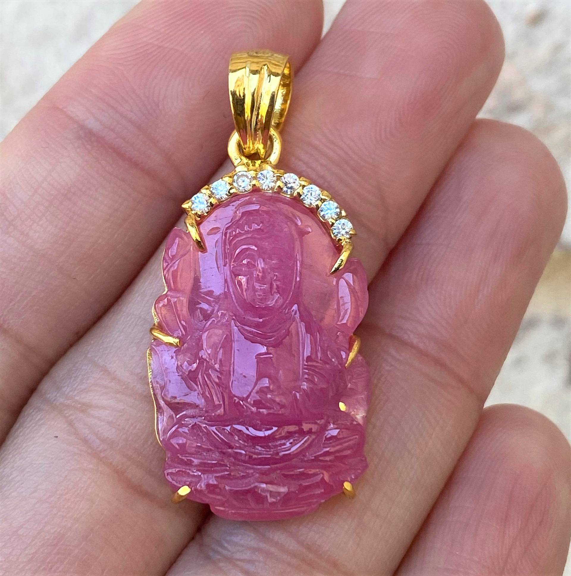 Vintage 18K Gelbgold 19.5Cts Natürlicher Rubin, Weißer Topas Quan Yin Buddha Anhänger von wandajewelry2013