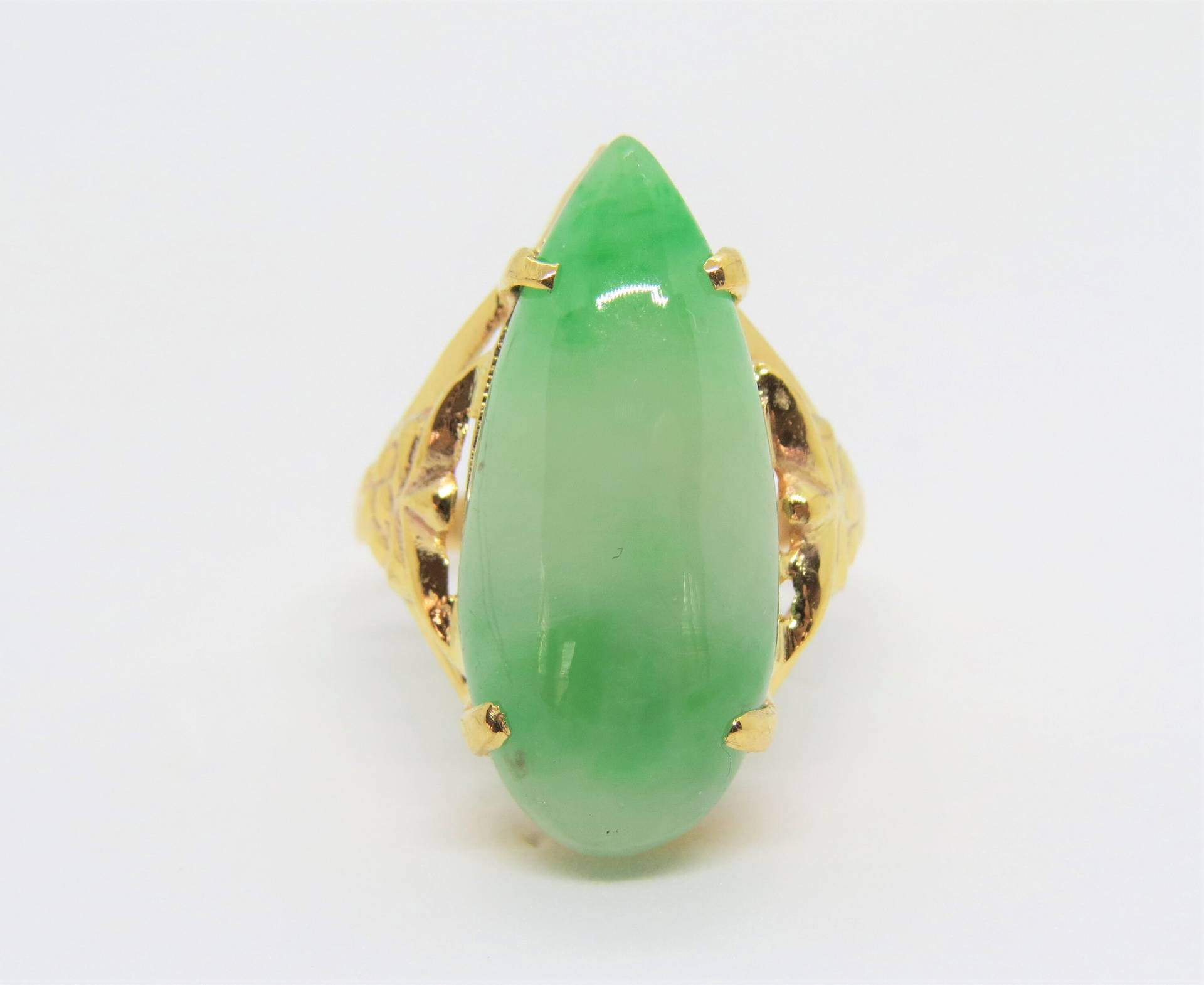 Vintage 18K Massiver Gelbgold Grün, Weißer Jadeit Jade Ring Größe 8 von wandajewelry2013