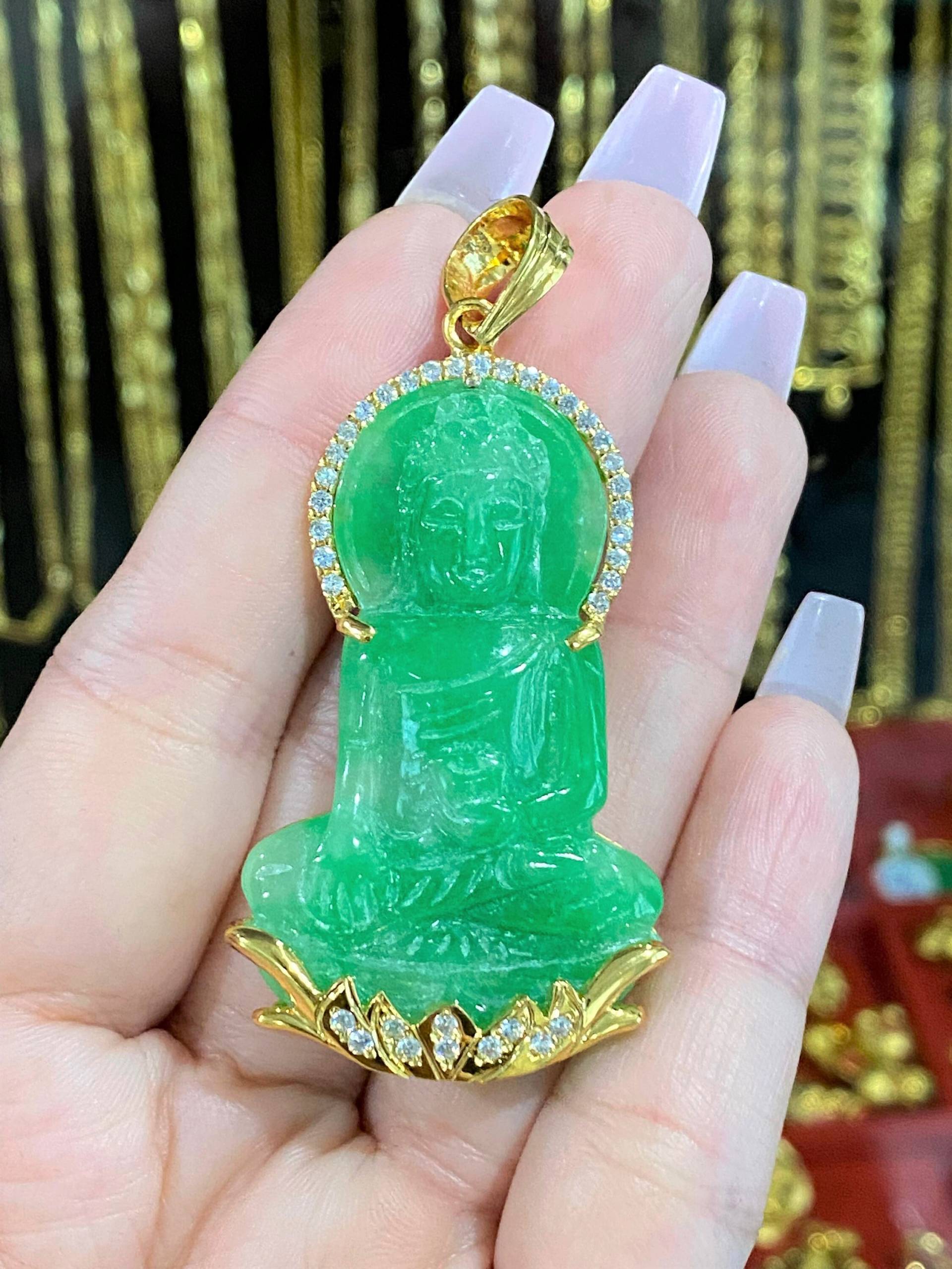 Vintage 18K Massivgold Grün Jadeit Jade & Weiß Topaz Buddha Anhänger Mat Phat Bon Su Thich Ca von wandajewelry2013