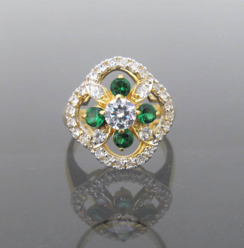 Vintage 18K Solid Gelb Gold Smaragd & Weißer Topas Blume Ring Größe 5 von wandajewelry2013
