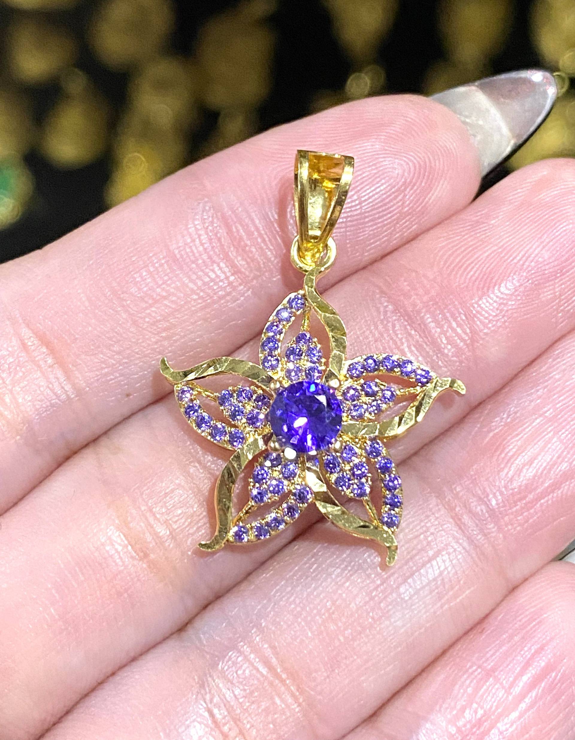 Vintage 18K Solid Gelbgold Amethyst Blume Anhänger von wandajewelry2013