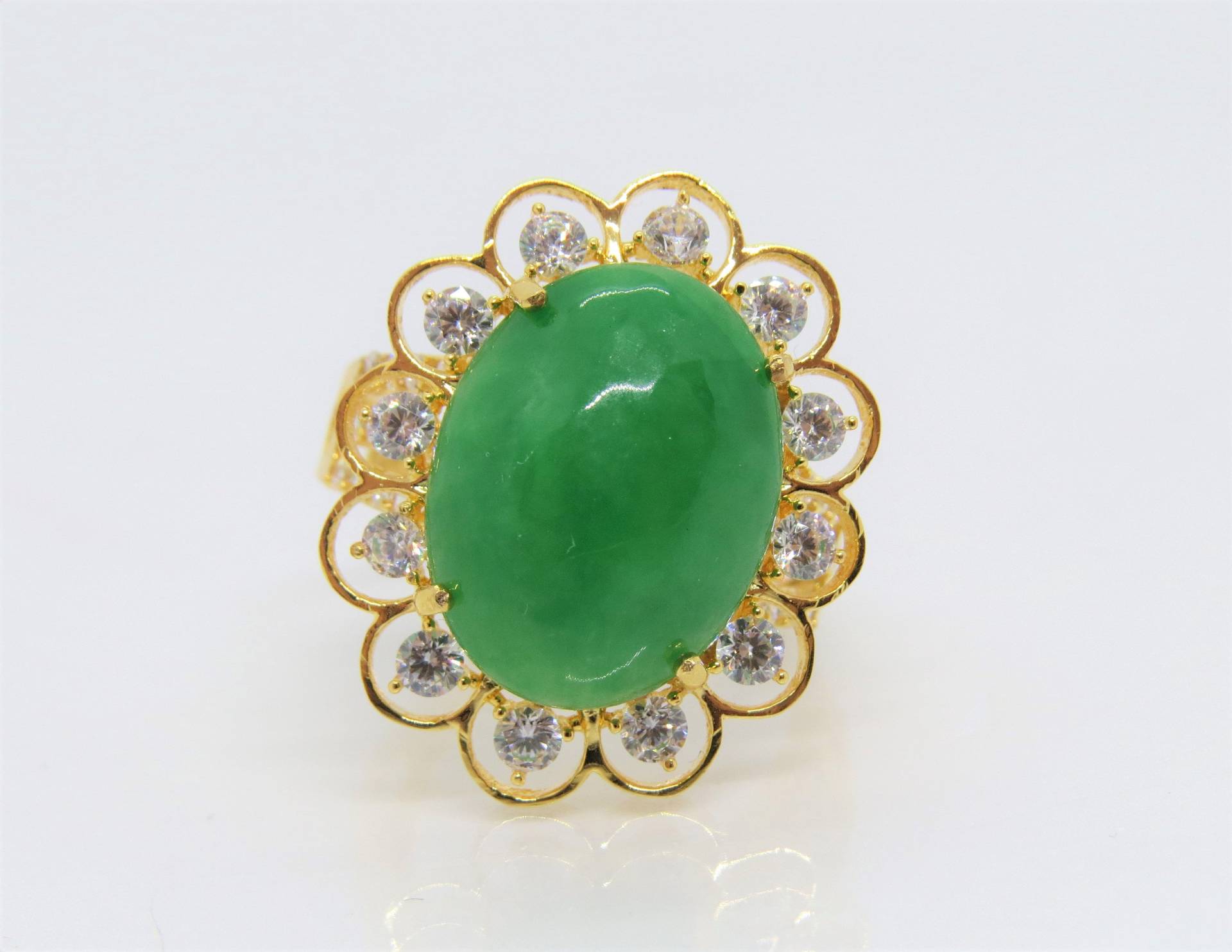 Vintage 18K Solid Yellow Gold Oval Grün Jadeit Jade & Weiß Topas Ring Größe 9 von wandajewelry2013