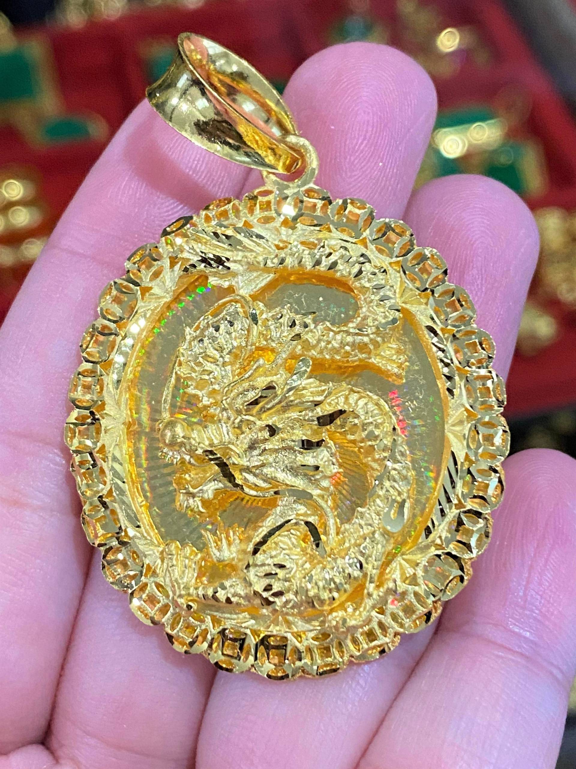 Vintage 24K 980 Solid Pure Gold Diamantschliff Dragon Geld Münze Oval Anhänger von wandajewelry2013