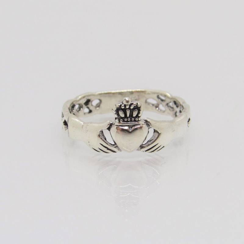 Vintage Claddagh Sterling Silber Bandring Größe 7 von wandajewelry2013