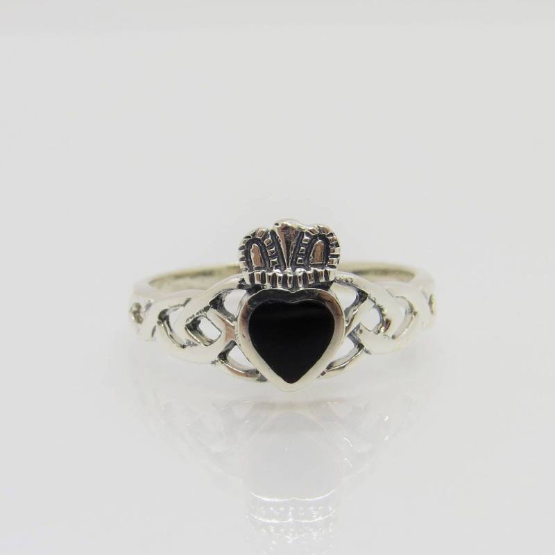 Vintage Claddagh Sterling Silber Onyx Ring Größe 8 von wandajewelry2013