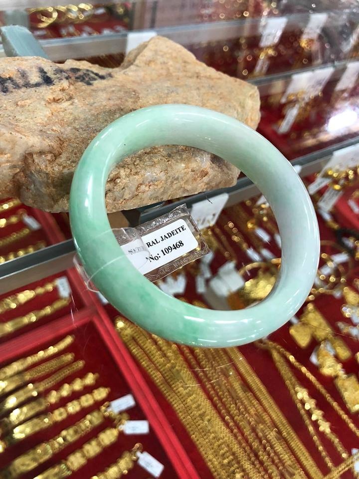 Vintage Durchscheinend Natur Grün, Weiß Jadeit Jade Armreif Armband 55, 9 Mm von wandajewelry2013