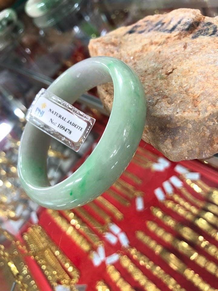 Vintage Durchscheinend Natur Grün, Weiß Jadeit Jade Armreif Armband 56.4 Mm von wandajewelry2013