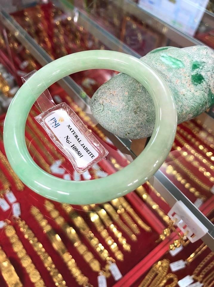 Vintage Durchscheinendes Natürliches Weiß, Grüner Jadeit Jade Armreif Armband 57.5mm von wandajewelry2013