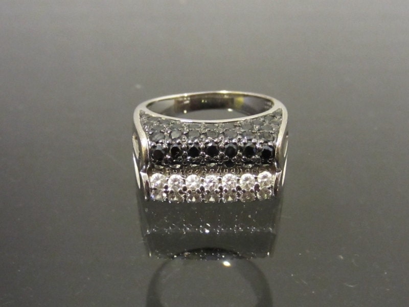 Vintage Modernist Sterling Silber Zweireihiger Schwarzer Saphir & Cz High Dome Ring Größe 8, 25 von wandajewelry2013