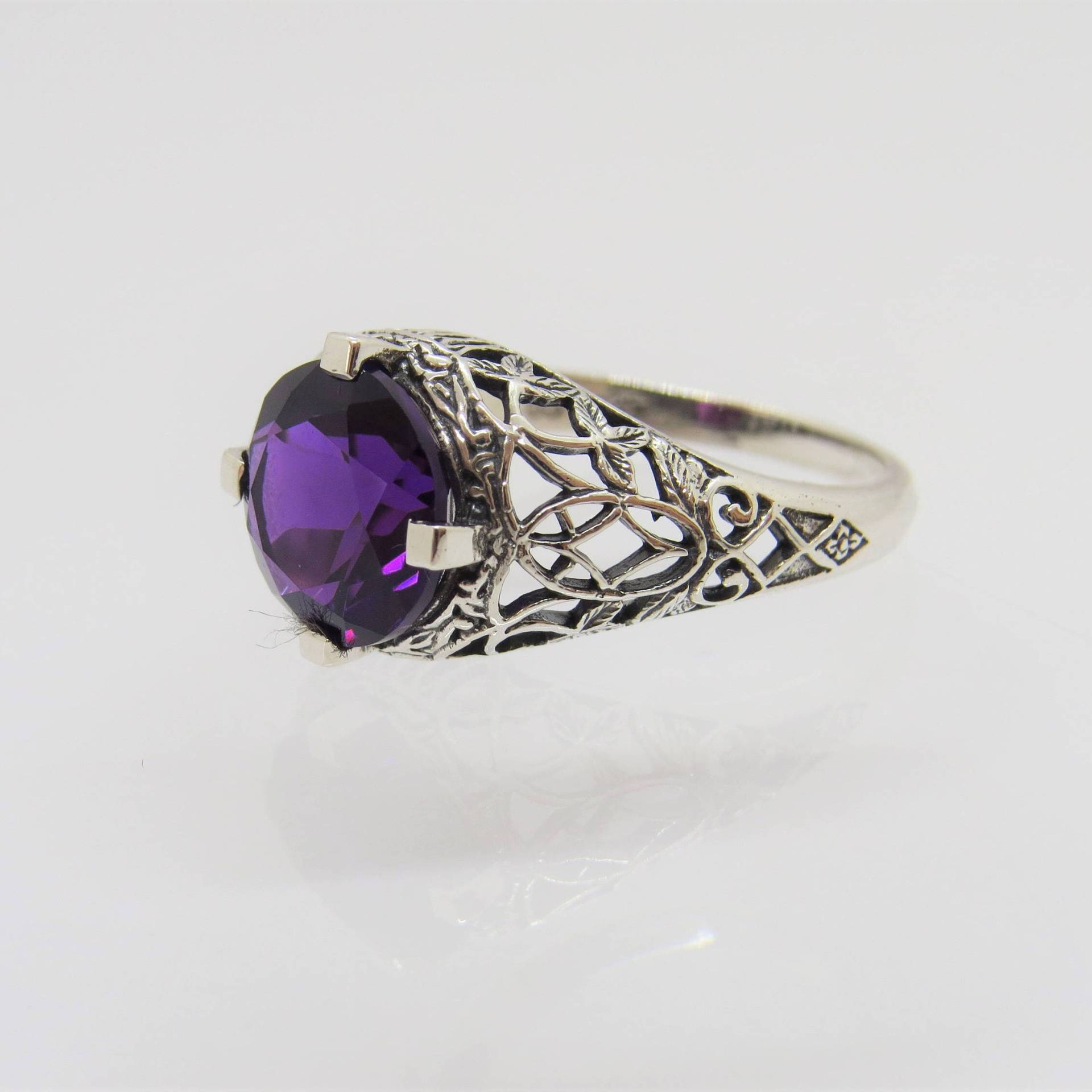 Vintage Sterling Silber Amethyst Filigrane Kuppel Ring Größe 8 von wandajewelry2013