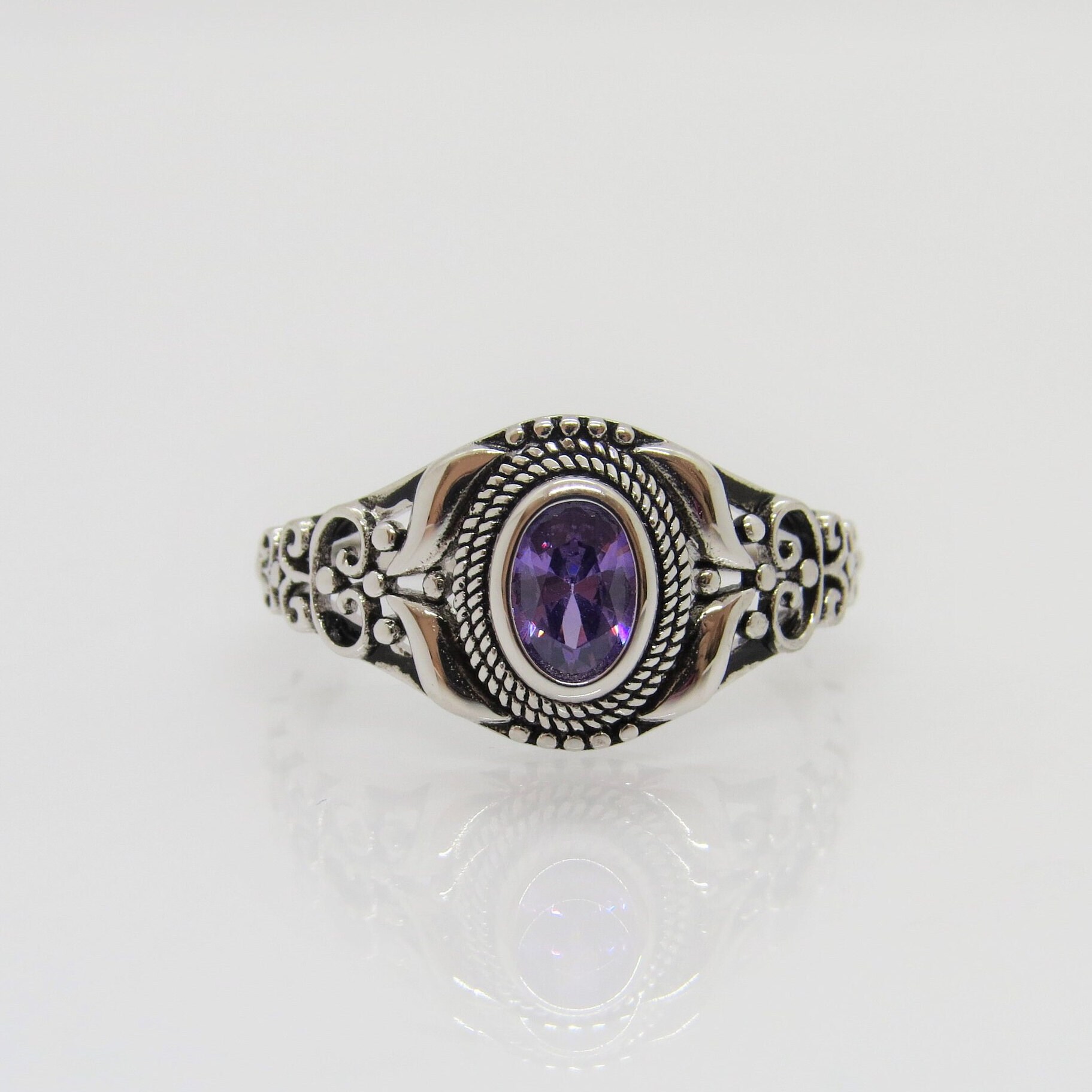 Vintage Sterling Silber Amethyst Kuppel Ring Größe 7 von wandajewelry2013