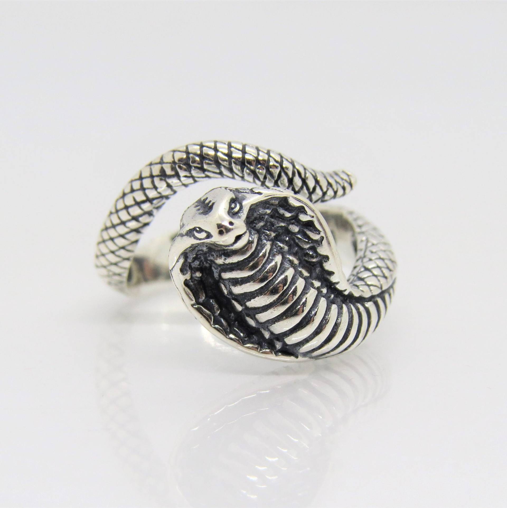 Vintage Sterling Silber Cobra Ring Größe 8 von wandajewelry2013