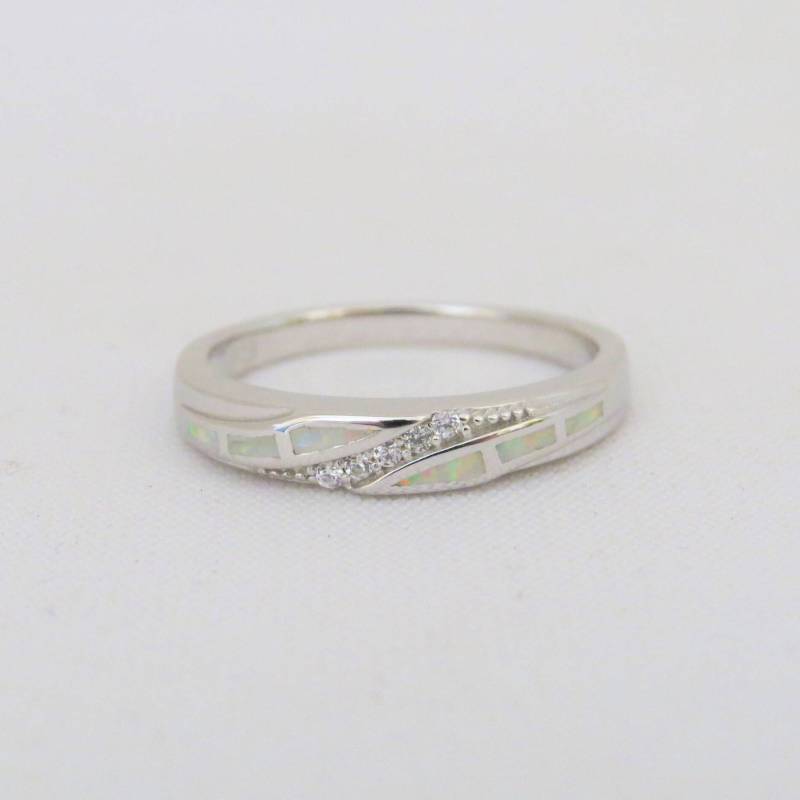 Vintage Sterling Silber Feueropal & Weißer Topas Bandring Größe 7 von wandajewelry2013