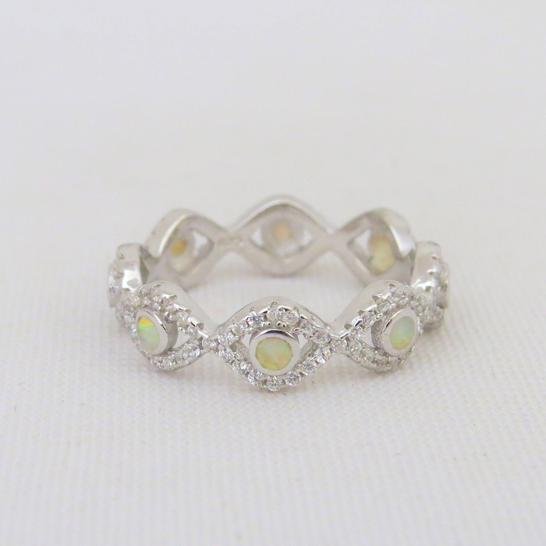 Vintage Sterling Silber Feueropal & Weißer Topas Twisted Bandring Größe 7, 5 von wandajewelry2013