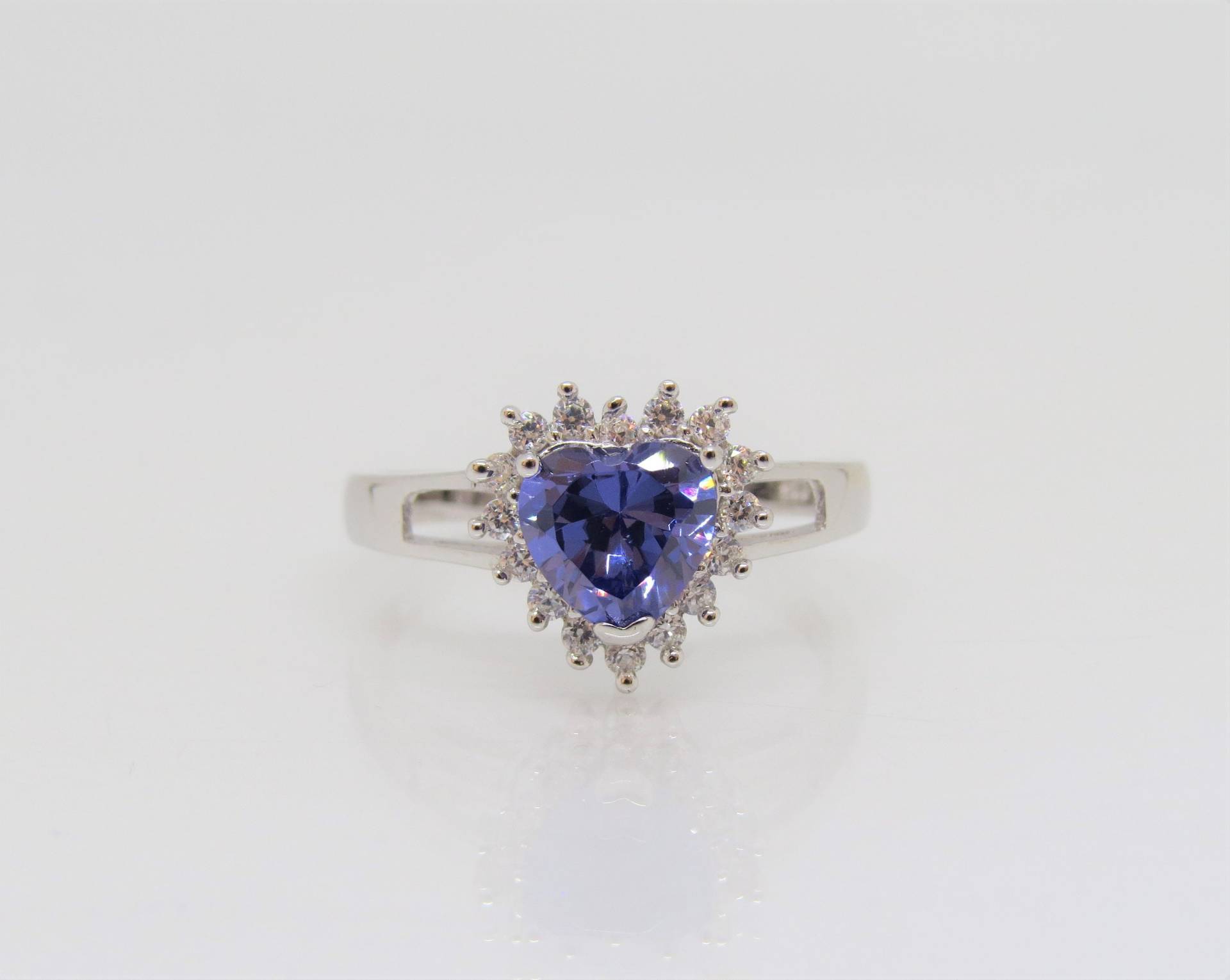 Vintage Sterling Silber Tansanit Und Topas Weißer Verlobungsring Mit Herzschliff Größe 8 Vintage Sterling Silber Tansanit Und Topas Weißer Verlobungsring Mit Herzschliff Größe 8 von wandajewelry2013