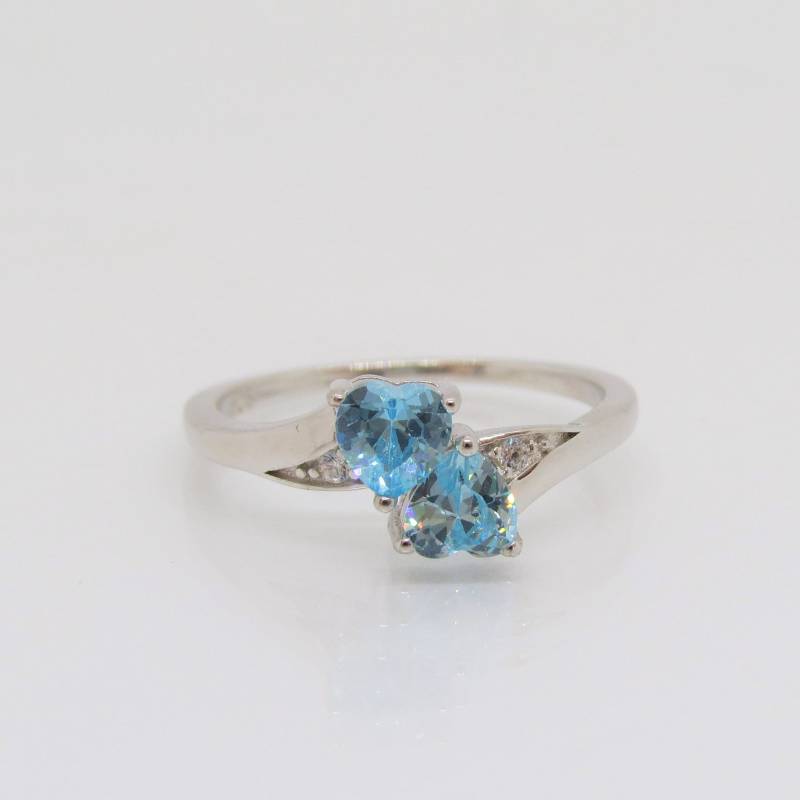 Vintage Sterling Silber Herz Geschnitten Blauer Topas & Weißer Ring Größe 8 von wandajewelry2013