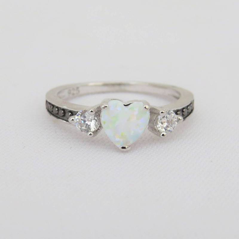 Vintage Sterling Silber Herz Weißer Opal & Topas Ring Größe 8 von wandajewelry2013