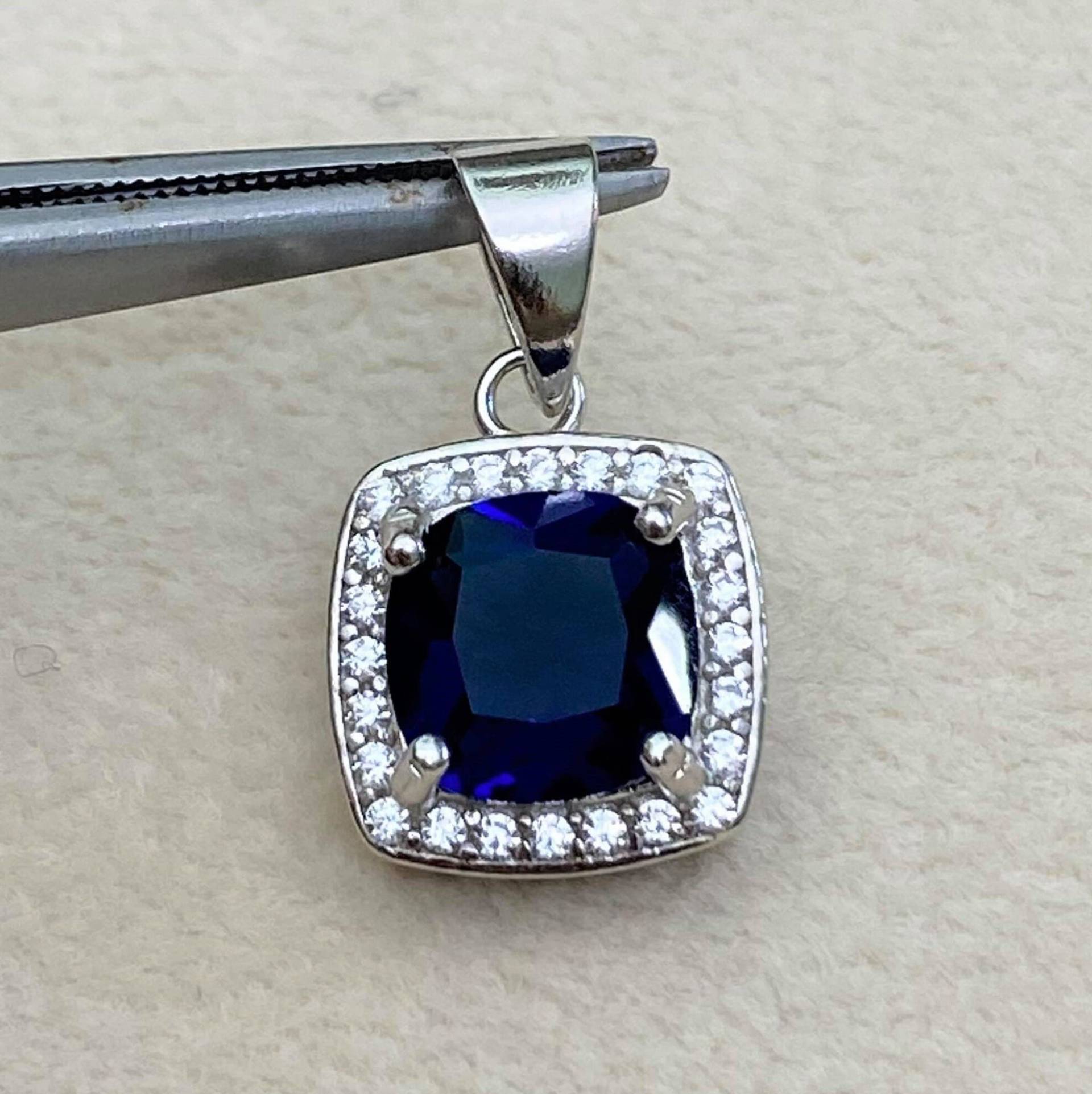 sterling Silber Kissen Blauer Saphir & Weißer Topas Anhänger von wandajewelry2013