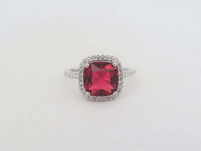 Vintage Sterling Silber Kissenschliff Rubin & Weißer Topas Halo Ring Größe 5 von wandajewelry2013