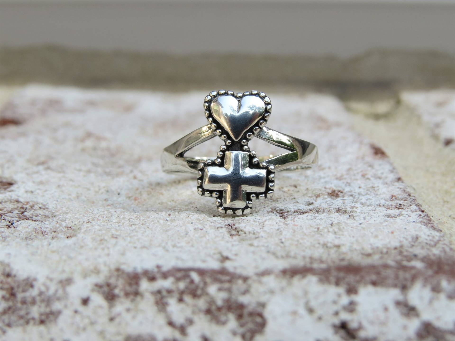 Vintage Sterling Silber Kreuz Und Herz Ring Größe 8 von wandajewelry2013