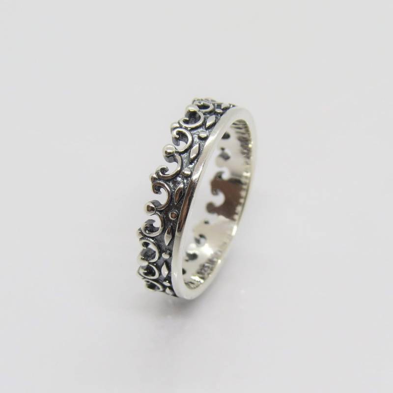 Vintage Sterling Silber Krone Band Ring Größe 7 Vintage Sterling Silber Krone Band Ring Größe 7 von wandajewelry2013