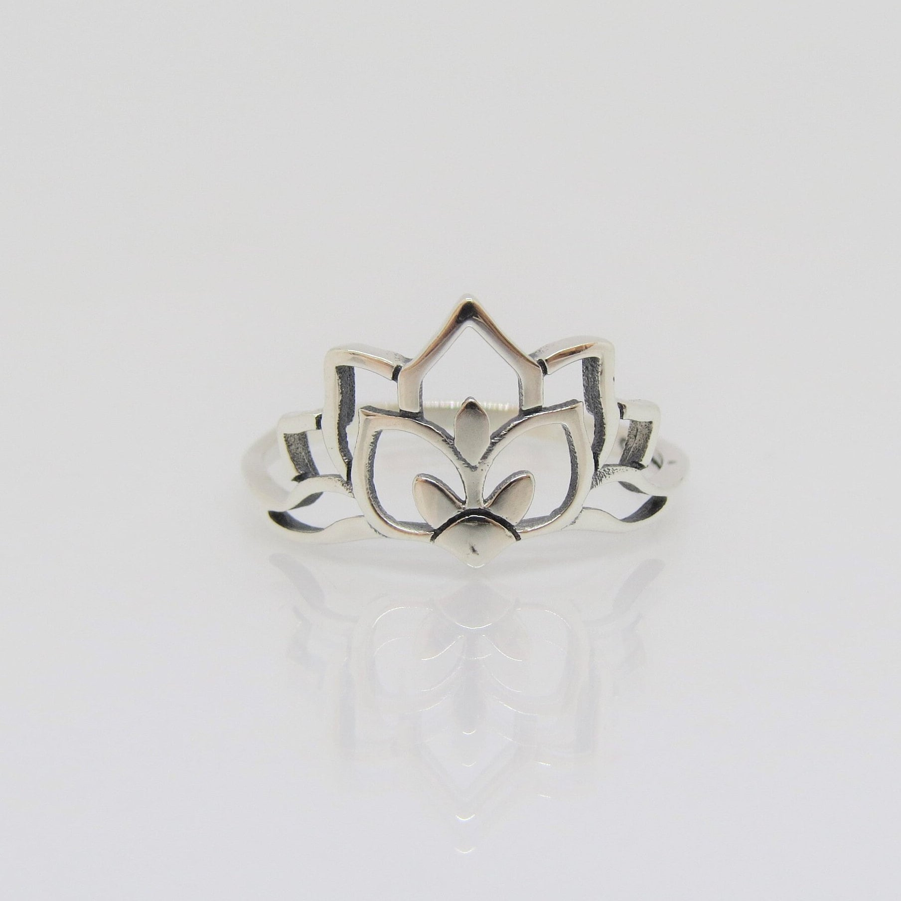 Vintage Sterling Silber Lotus Ring Größe 7 von wandajewelry2013
