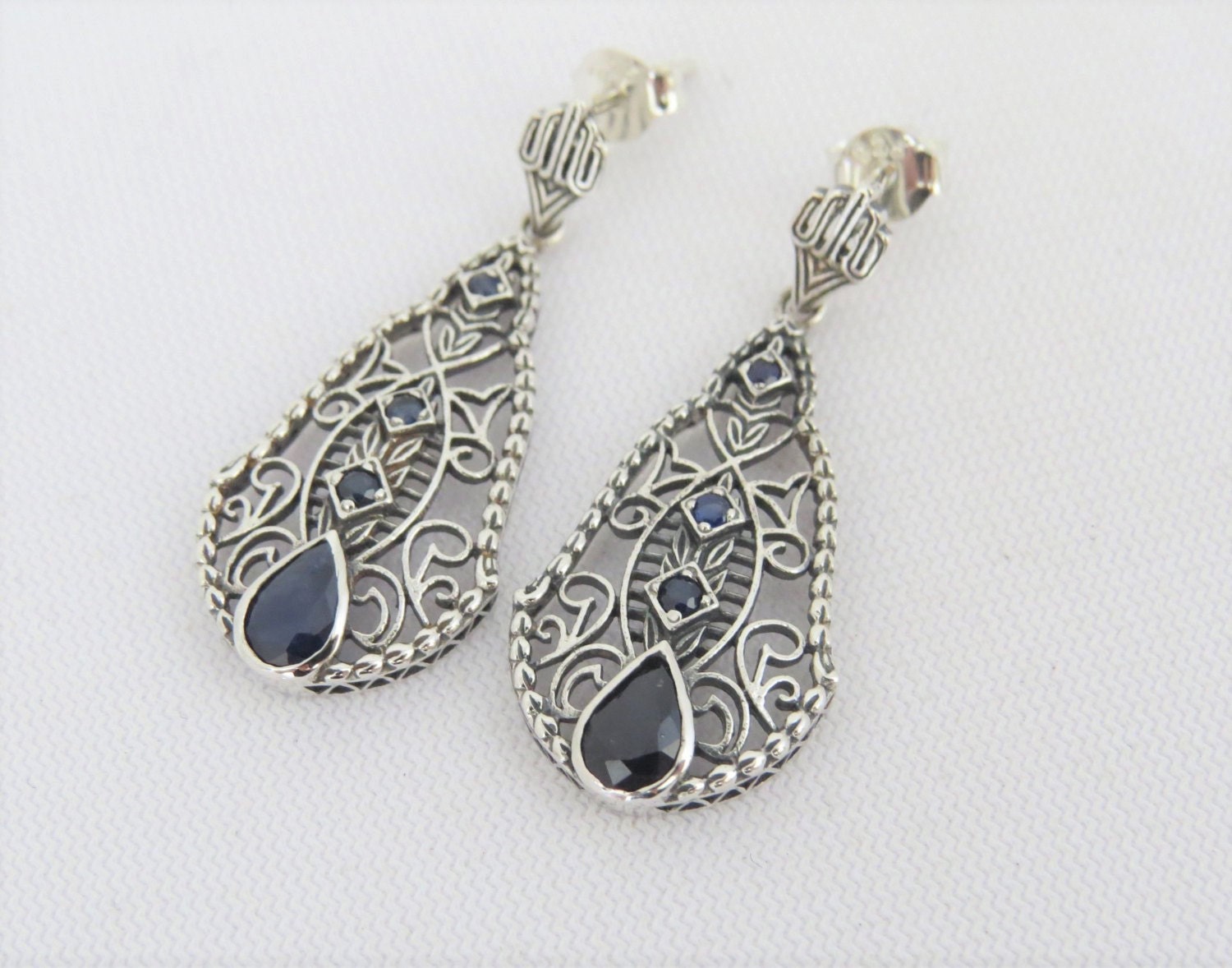 Vintage Sterling Silber Natürliche Blaue Saphir Filigrane Ohrringe von wandajewelry2013