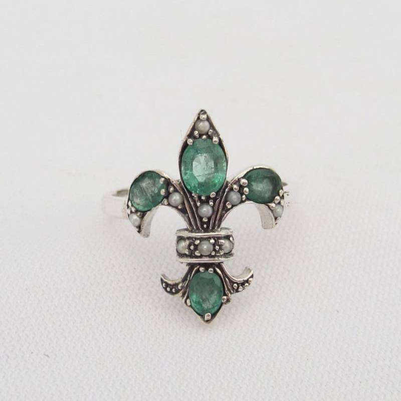 Vintage Sterling Silber Natur Smaragd & Rocailles Fleur De Lis Ring Größe 9 von wandajewelry2013