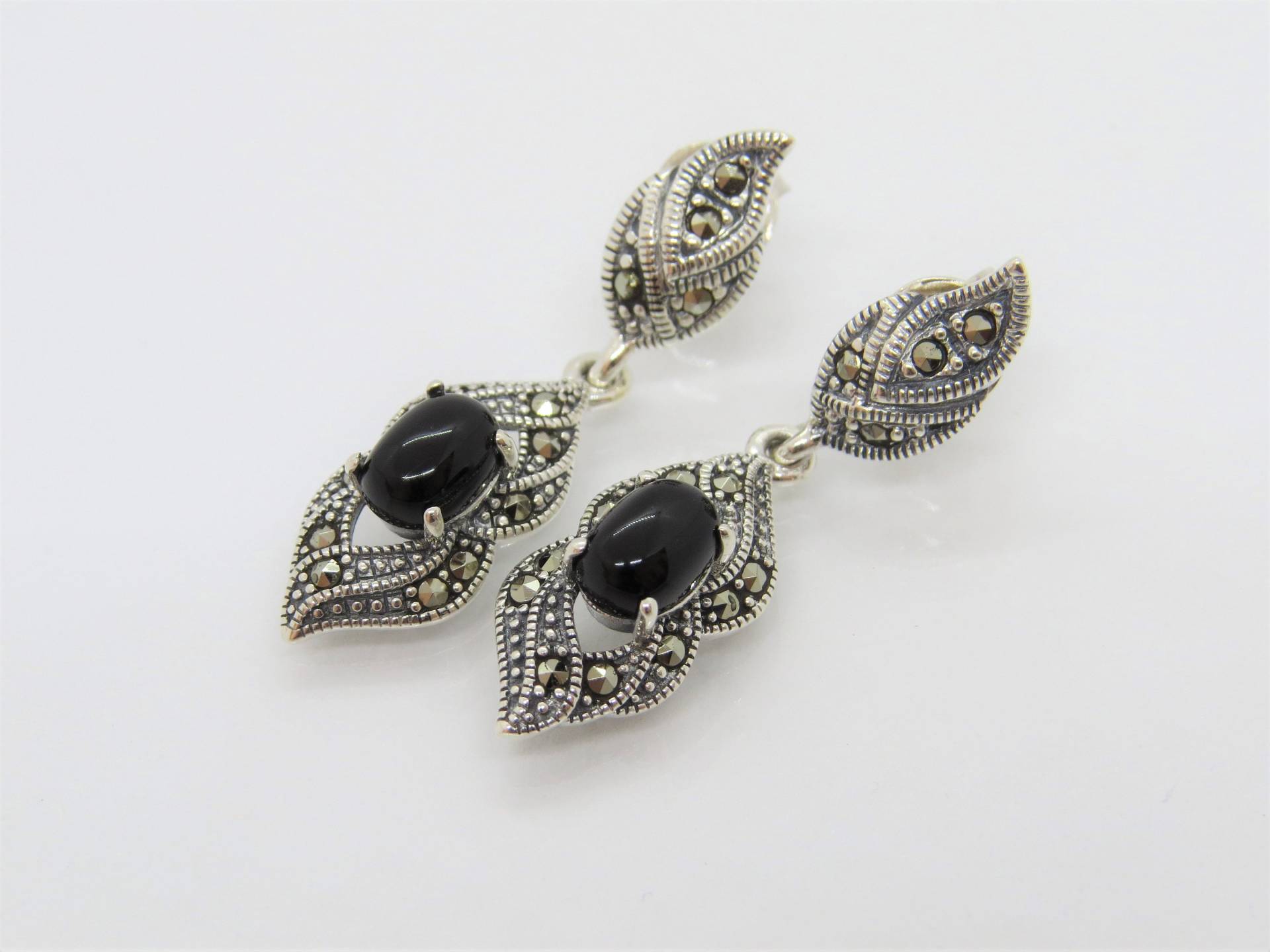 Vintage Sterling Silber Oval Schliff Schwarzer Onyx Und Markasiten Tropfen Ohrringe von wandajewelry2013