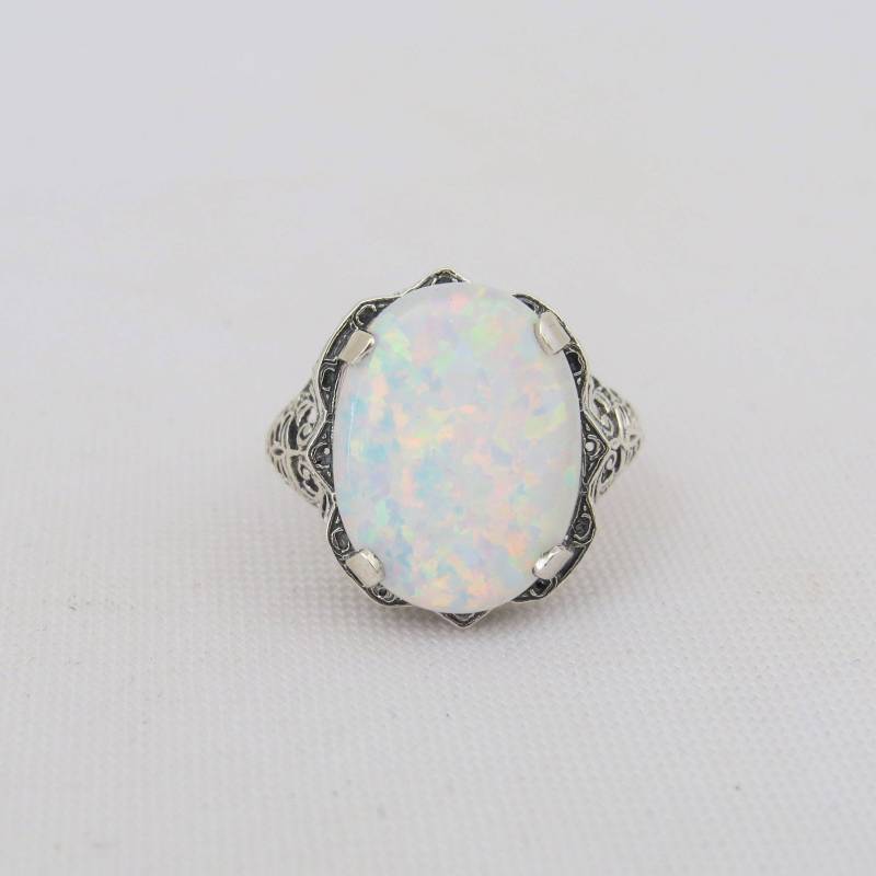 Vintage Sterling Silber Oval Weißer Opal Filigran Ring Größe 8 Vintage Sterling Silber Oval Weißer Opal Filigran Ring Größe 8 von wandajewelry2013