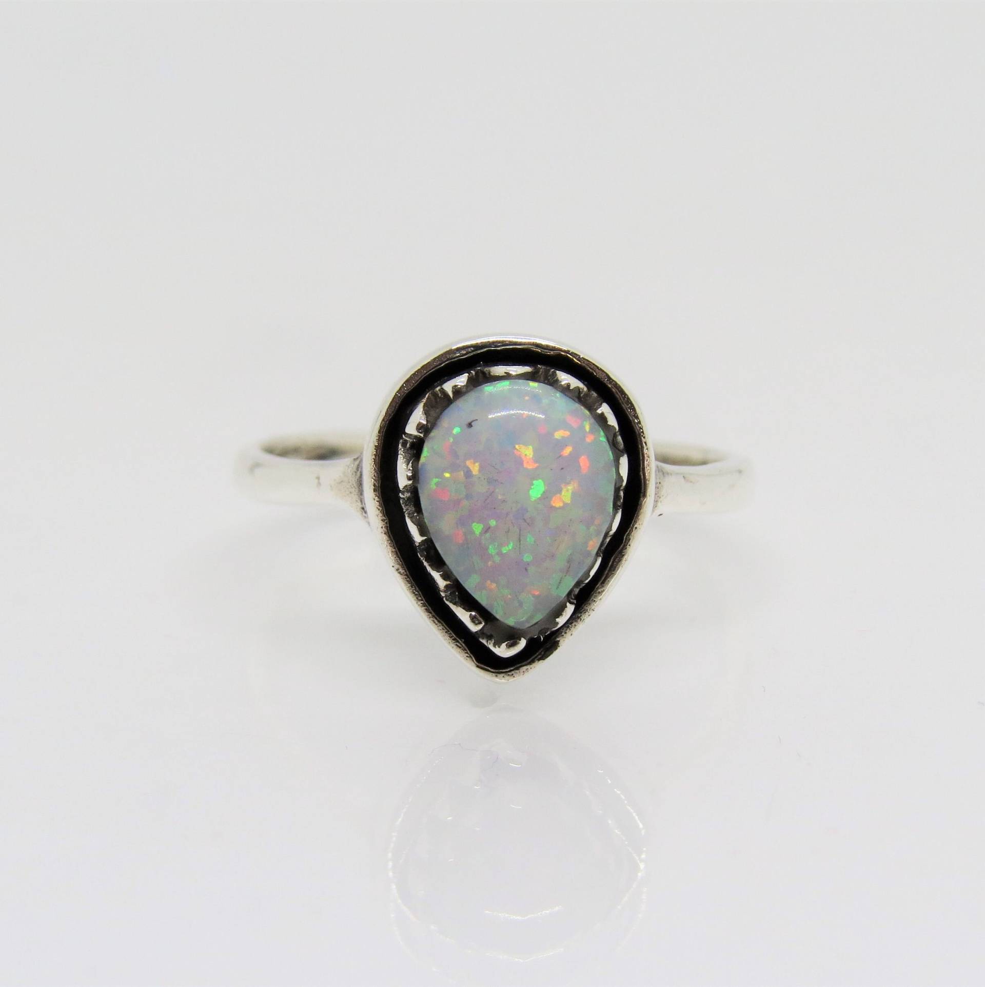 Vintage Sterling Silber Pear Cut Weißer Opal Ring Größe 7 von wandajewelry2013