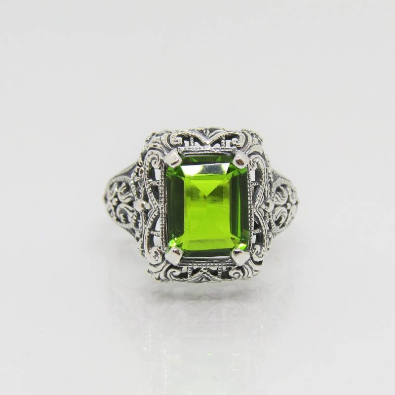 Vintage Sterling Silber Peridot Filigrane Ring Größe 8 von wandajewelry2013